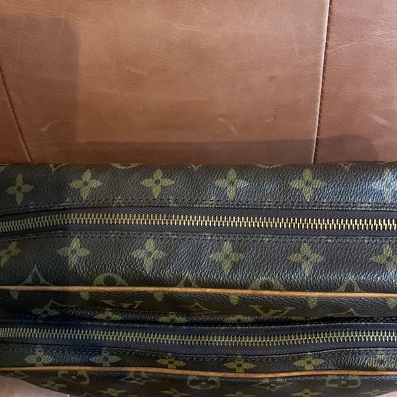 🌟Beautiful Louis Vuitton Nile MM Shoulder Bag or Crossbody🌟 - Picture 2 of 16